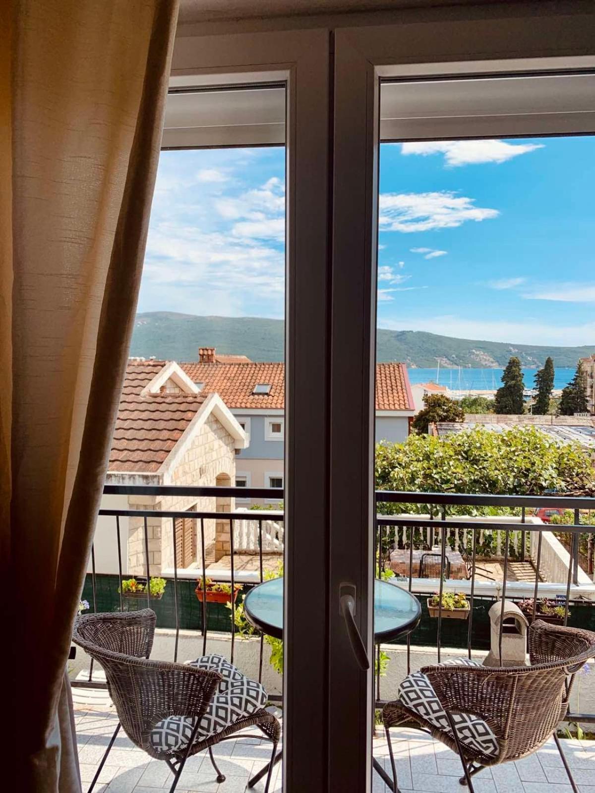 Apartments Lena Herceg Novi Szoba fotó